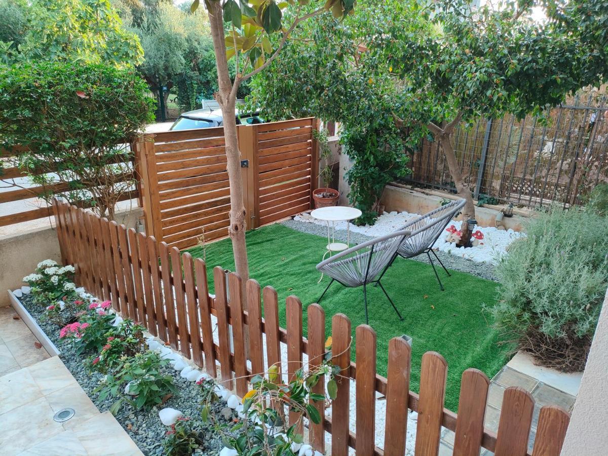 Serenity And Relaxing Studio Kalamata Bagian luar foto