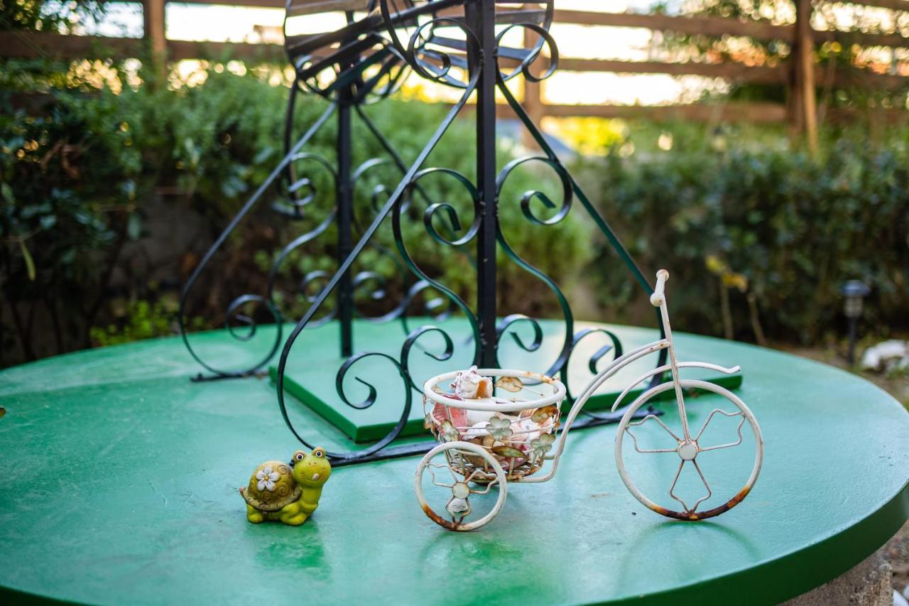 Serenity And Relaxing Studio Kalamata Bagian luar foto
