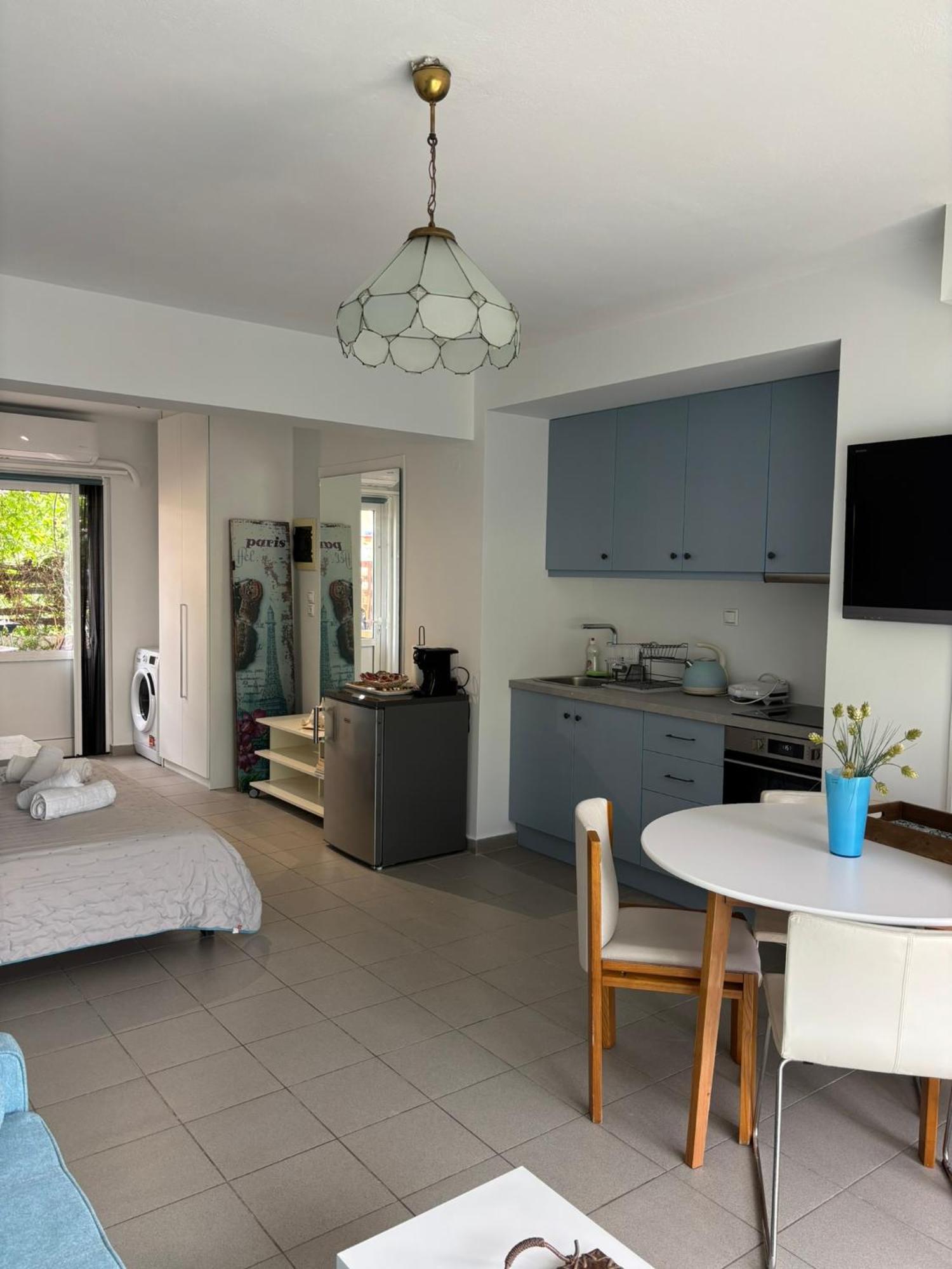 Serenity And Relaxing Studio Kalamata Bagian luar foto