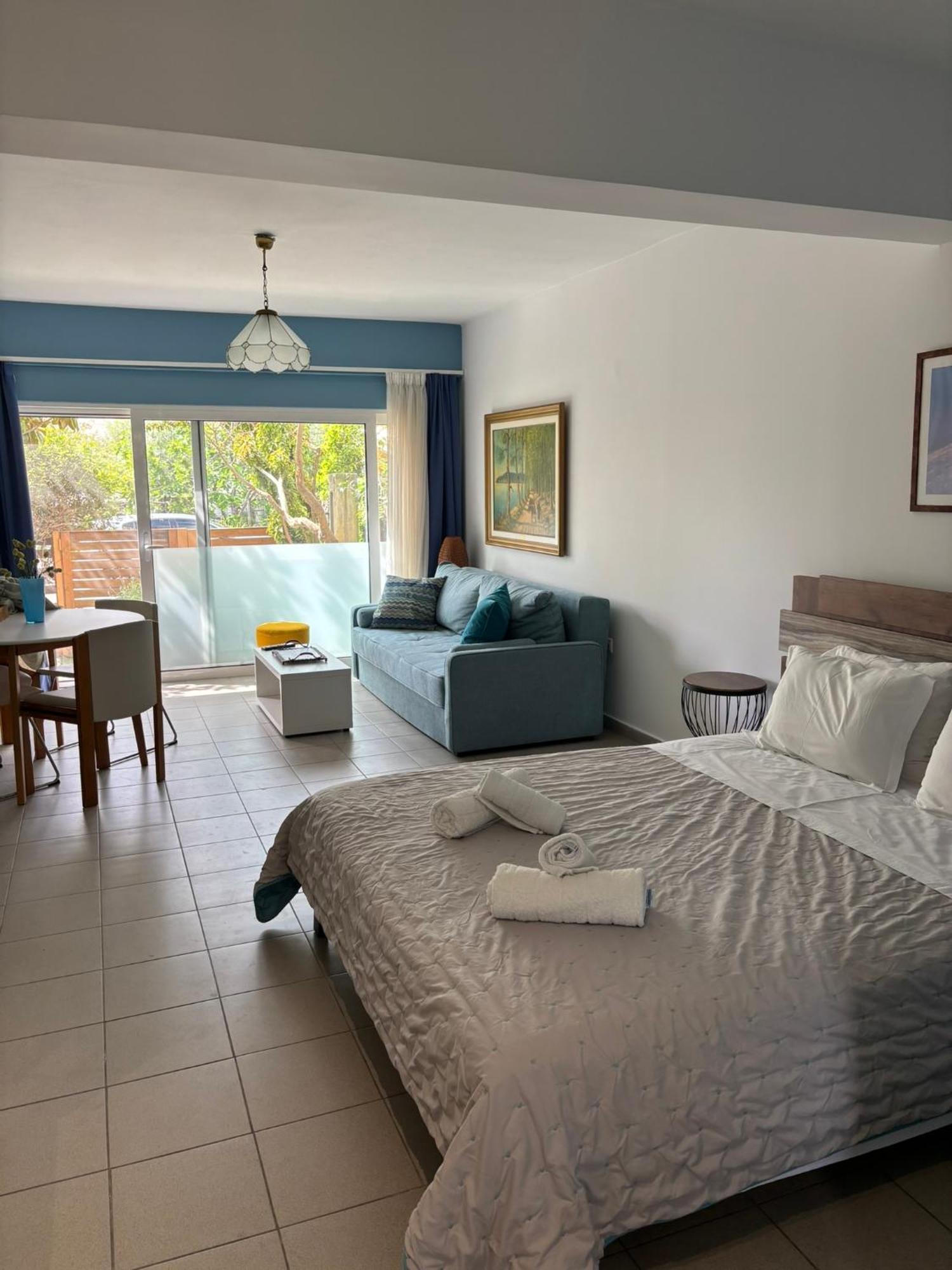 Serenity And Relaxing Studio Kalamata Bagian luar foto