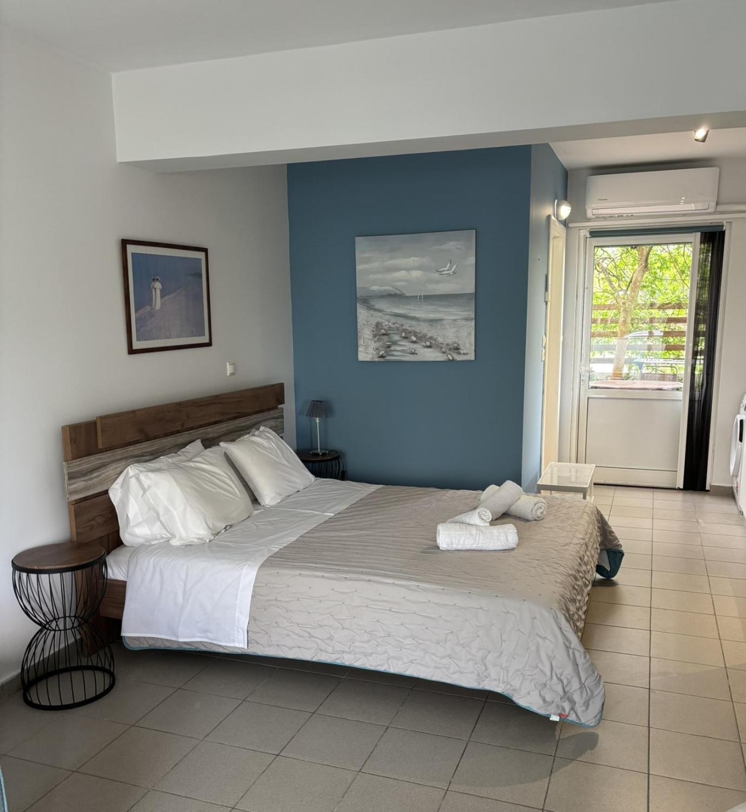Serenity And Relaxing Studio Kalamata Bagian luar foto