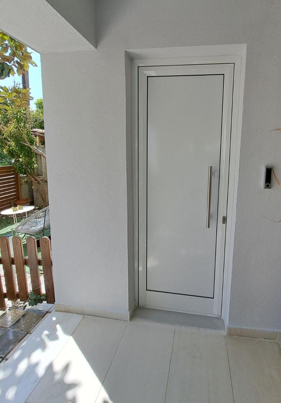 Serenity And Relaxing Studio Kalamata Bagian luar foto
